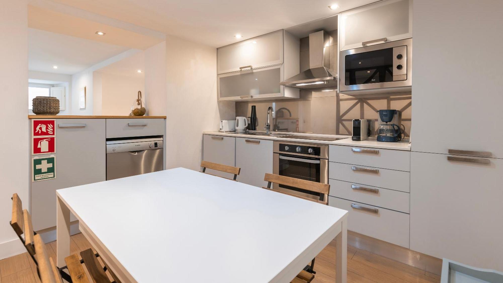 1bdr With Terrace In Alfama Centre By Lovelystay Lissabon