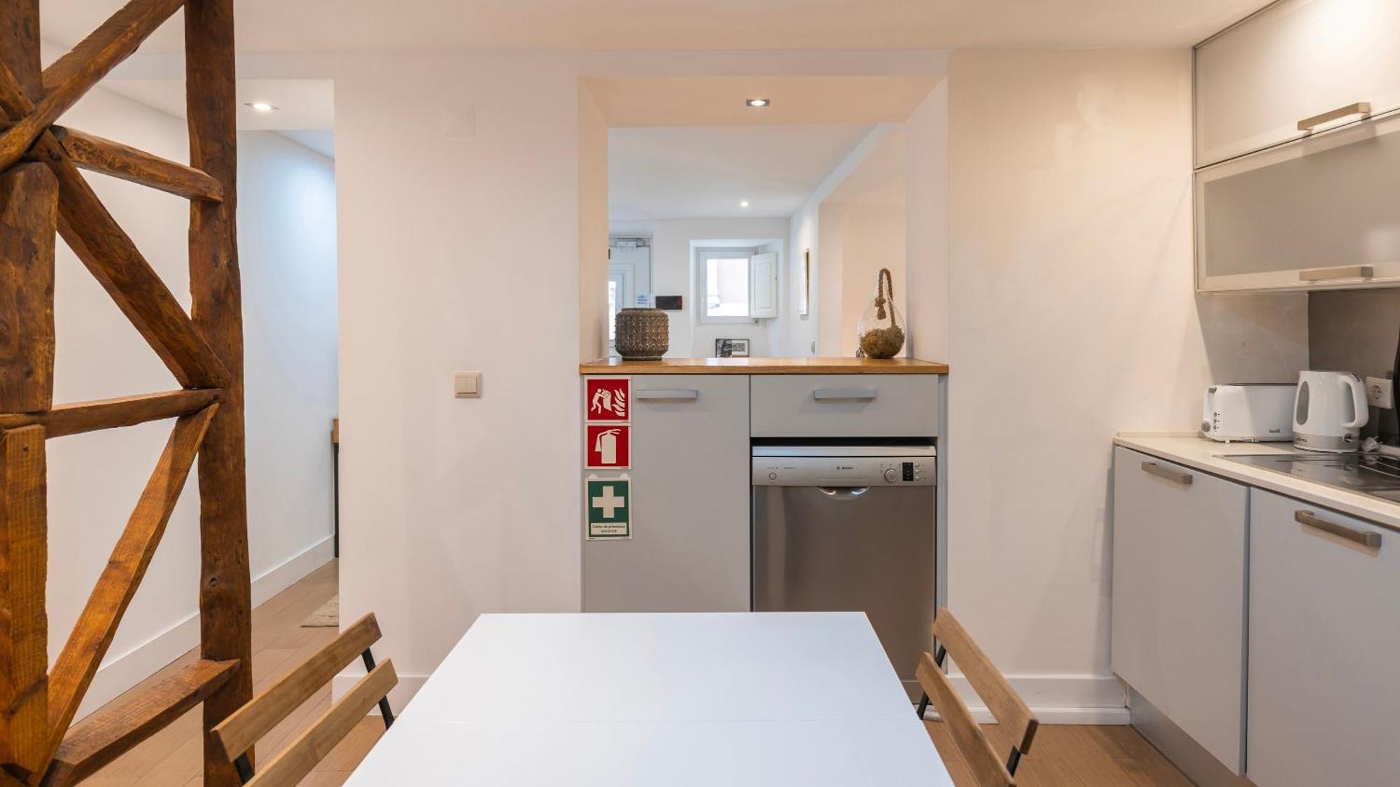 Apartment 1bdr With Terrace In Alfama Centre By Lovelystay Lissabon
